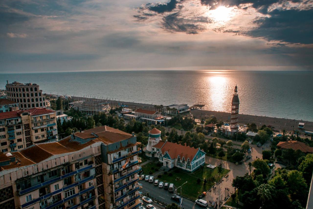 Orbi City - Aparthotel Near The Beach Batoumi Extérieur photo